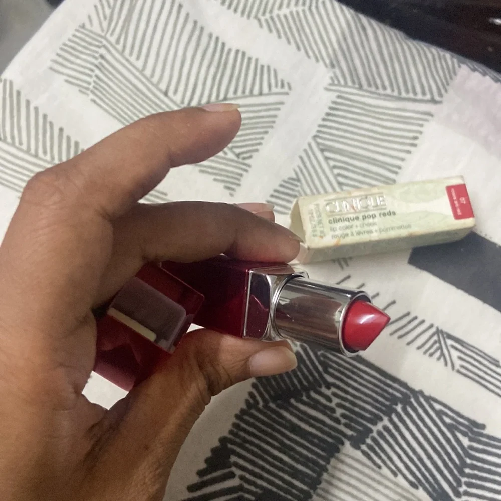 Clinique pop reds lip color plus cheeks(New) - Picture 3 of 3
